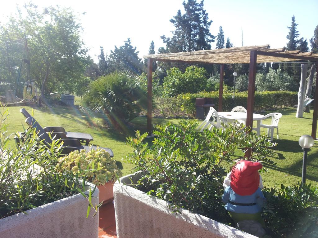 Al Sole Di Pula Bed and Breakfast Exteriör bild