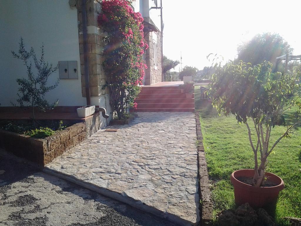 Al Sole Di Pula Bed and Breakfast Exteriör bild