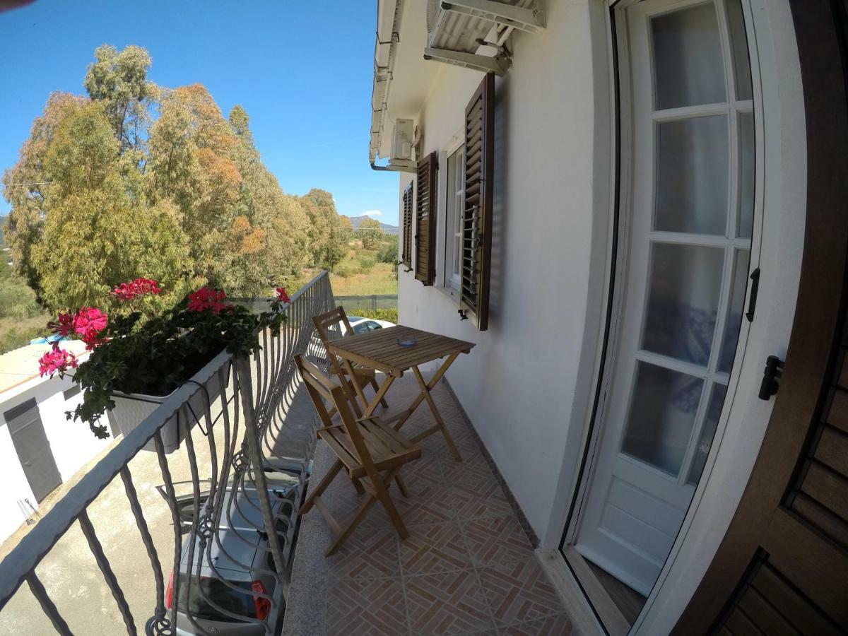 Al Sole Di Pula Bed and Breakfast Exteriör bild